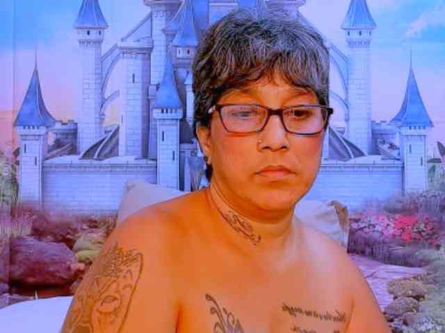 indianroxy webcam
