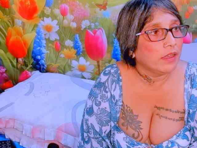 indianroxy webcam