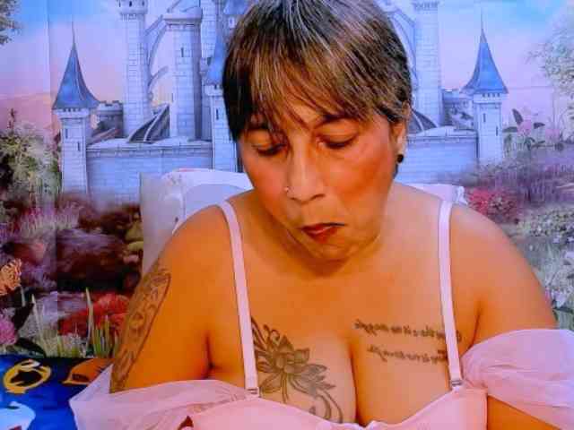 indianroxy webcam