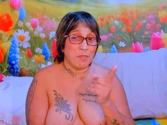indianroxy webcam