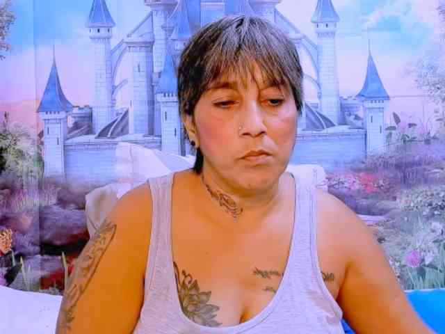 indianroxy webcam