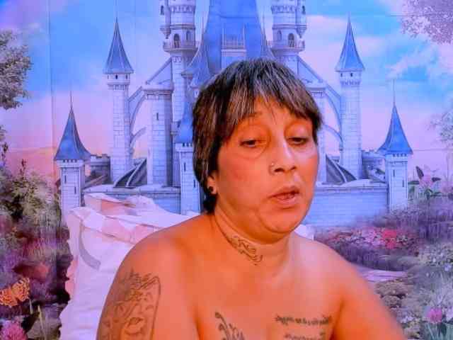 indianroxy webcam