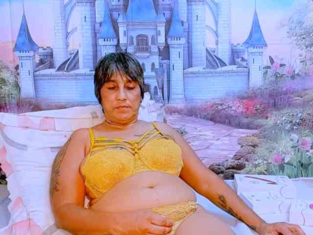 indianroxy webcam