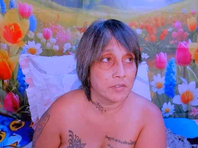 indianroxy webcam