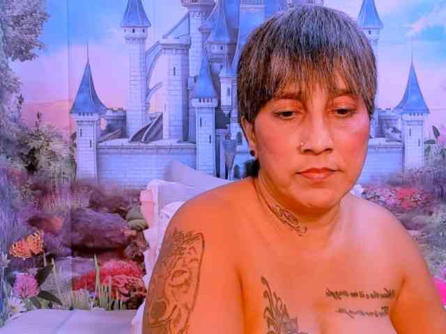 indianroxy webcam