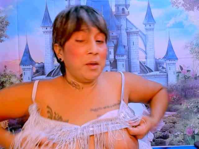 indianroxy webcam