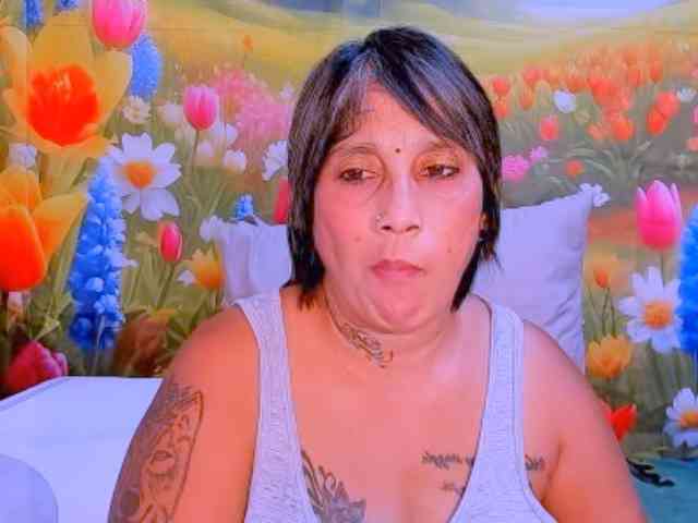 indianroxy webcam