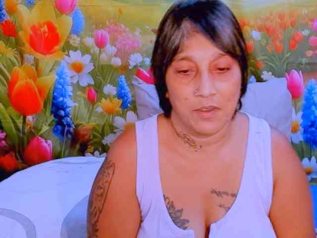 indianroxy webcam