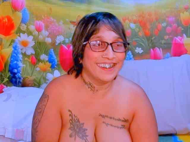 indianroxy webcam