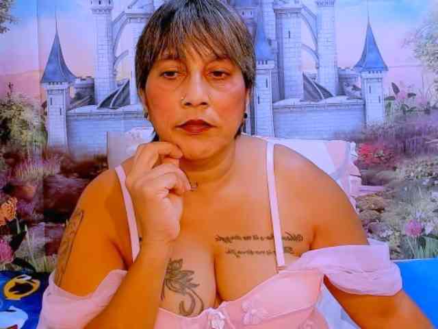 indianroxy webcam