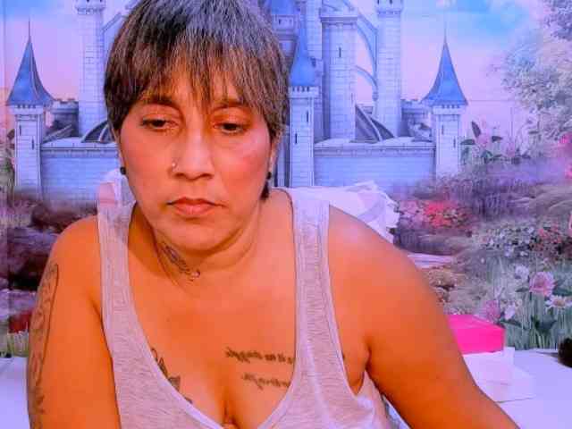 indianroxy webcam