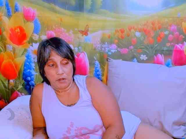 indianroxy webcam