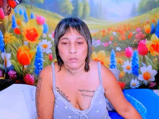 indianroxy Live Webcam on BongaCams