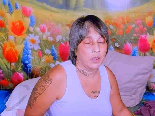 indianroxy webcam