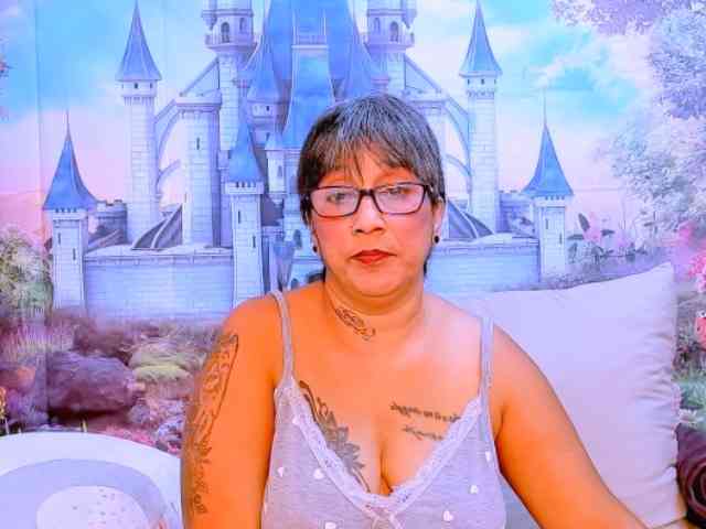indianroxy webcam