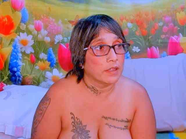 indianroxy webcam