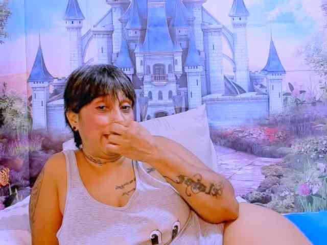 indianroxy webcam