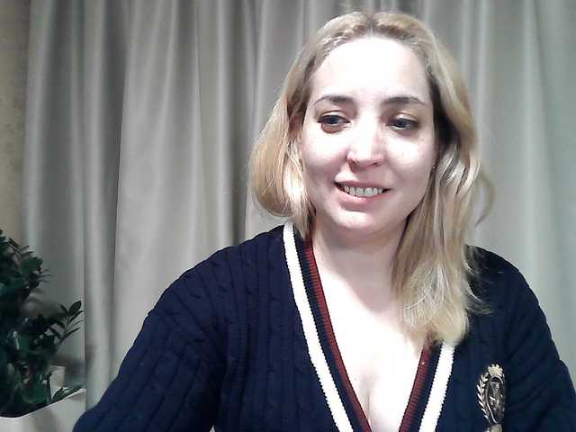 mariska-kiska's BongaCams show and profile