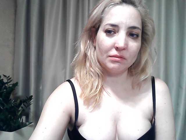 mariska-kiska's BongaCams show and profile
