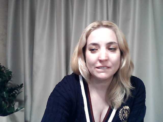 mariska-kiska's BongaCams show and profile