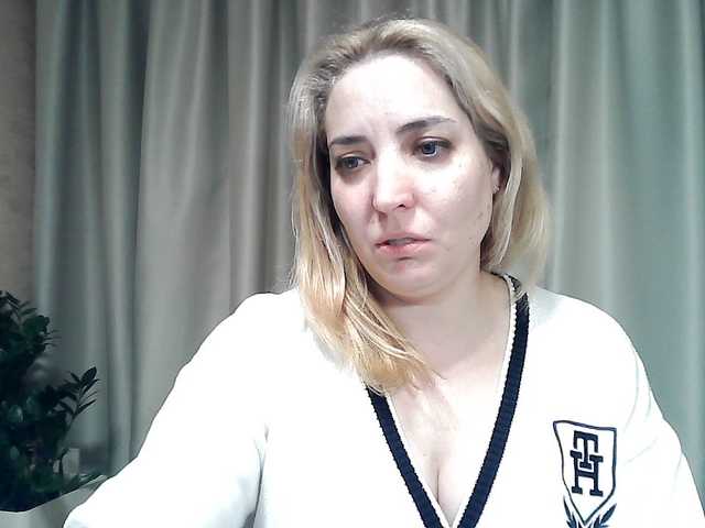 mariska-kiska's BongaCams show and profile