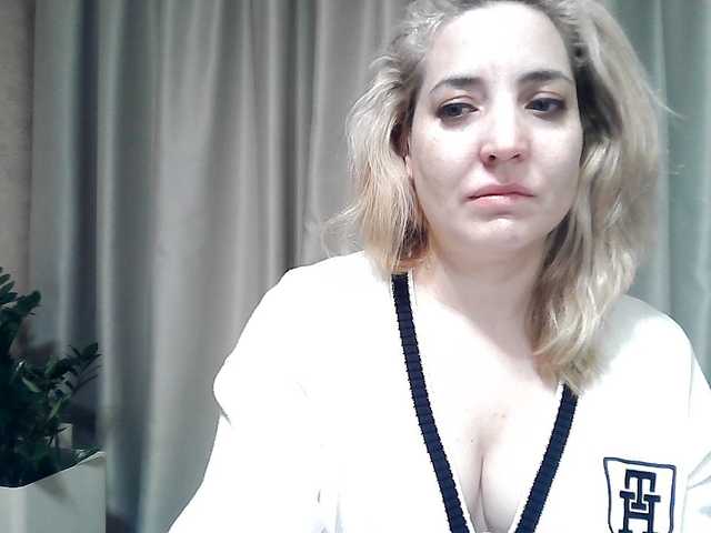 mariska-kiska's BongaCams show and profile