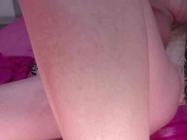 JulieSquirts webcam
