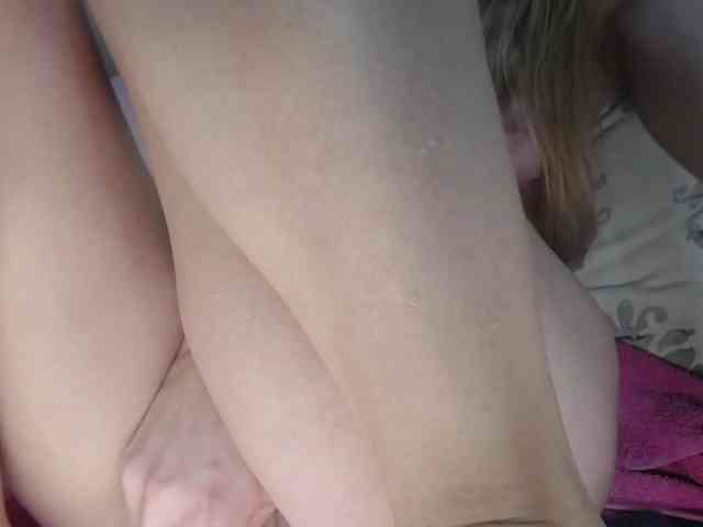 JulieSquirts webcam