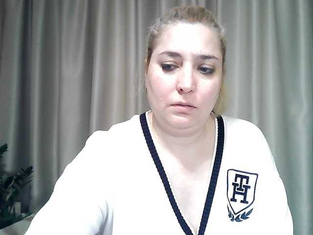 KickaIricka — show my feet-15,add me as a friend-20,watch the camera-25,wear stockings-30,show my breasts-40,open pussy-50,open ass-70,dance naked-90,show my holes-100,undress and masturbate-150.