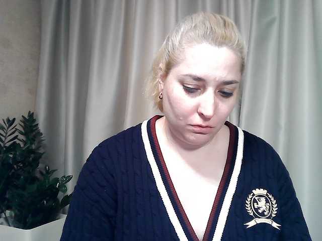 le modèle KickaIricka est en webcam porno dans un show sur le site bongacams, il possède les tags suivants: White/Caucasian,Blonde,Shaved