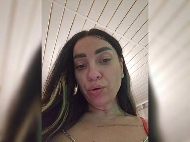 Masturbate to amazing performer Vipbrunetka vipbrunetka from BongaCams