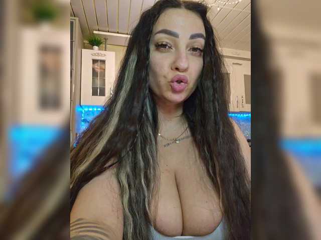 vipbrunetka's BongaCams show and profile