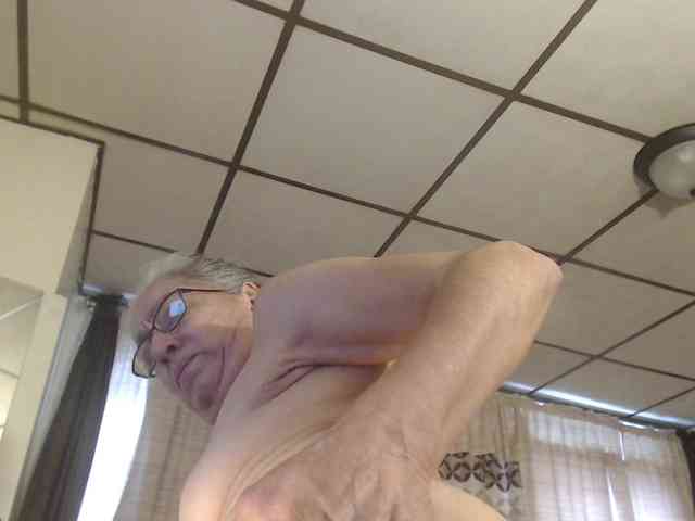 FIXMYASSTOO webcam