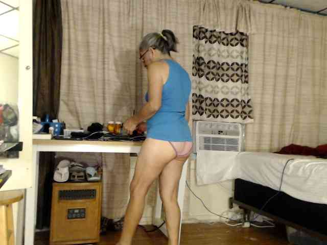 FIXMYASSTOO webcam