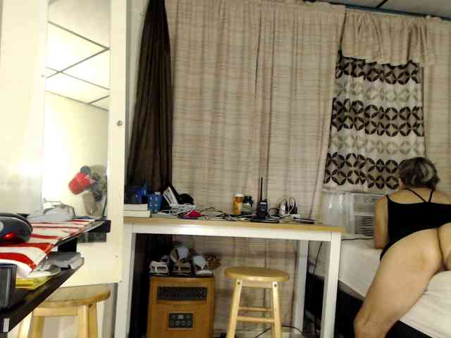 FIXMYASSTOO webcam