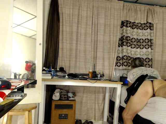 FIXMYASSTOO webcam