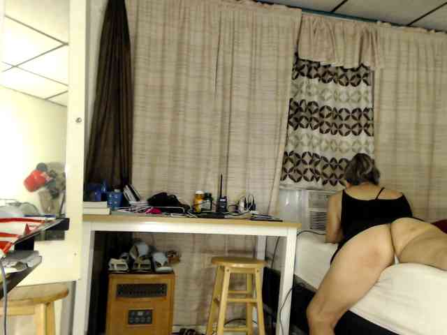 FIXMYASSTOO webcam