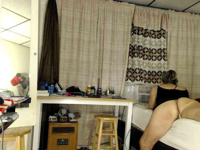 FIXMYASSTOO webcam