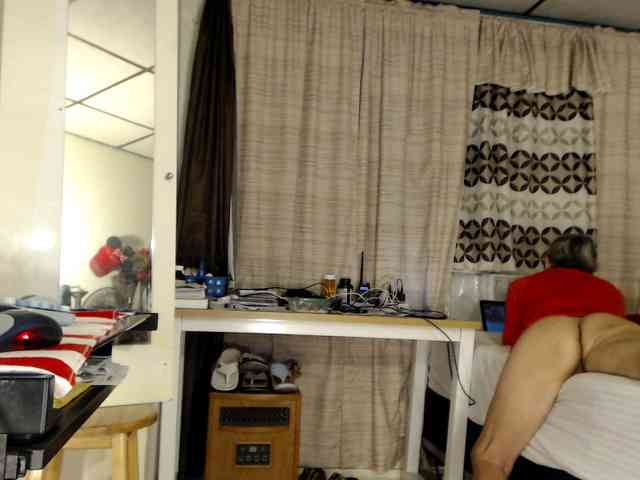 FIXMYASSTOO webcam