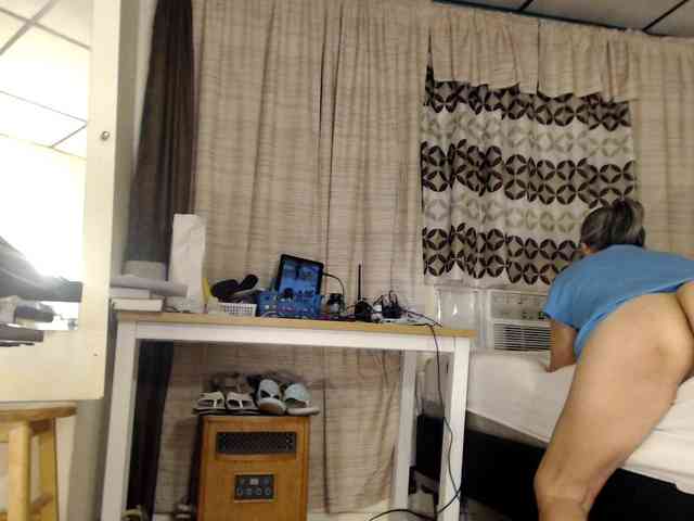 FIXMYASSTOO webcam