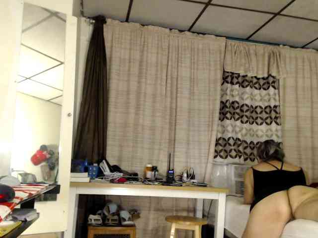 FIXMYASSTOO webcam