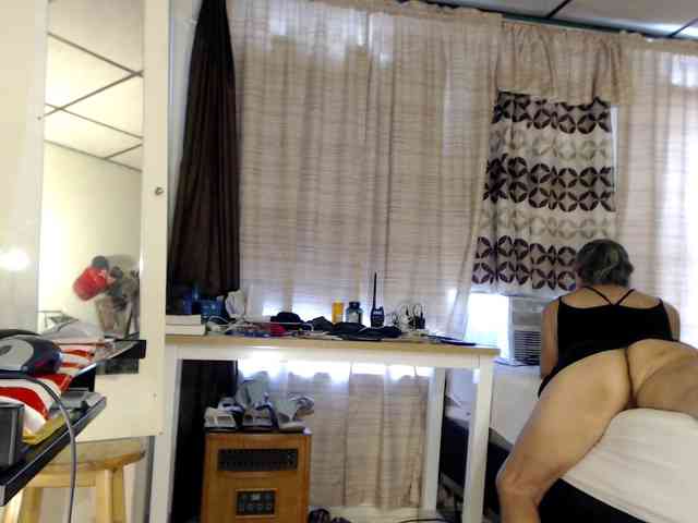 FIXMYASSTOO webcam