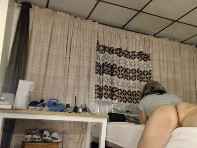 FIXMYASSTOO webcam
