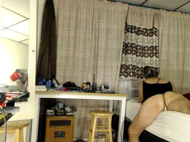 FIXMYASSTOO webcam