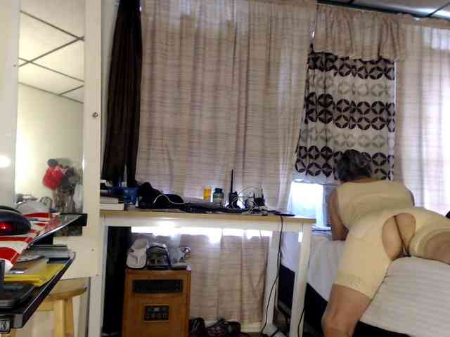 FIXMYASSTOO webcam