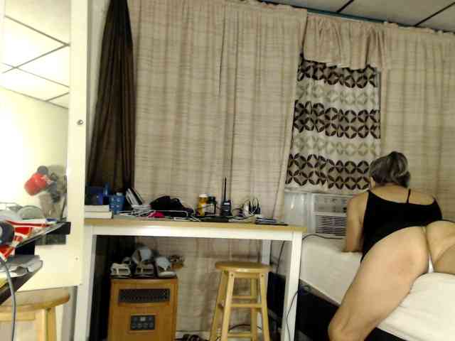 FIXMYASSTOO webcam