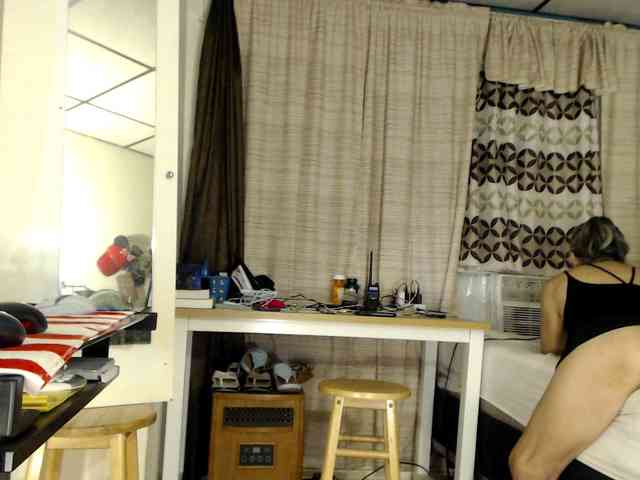 FIXMYASSTOO webcam