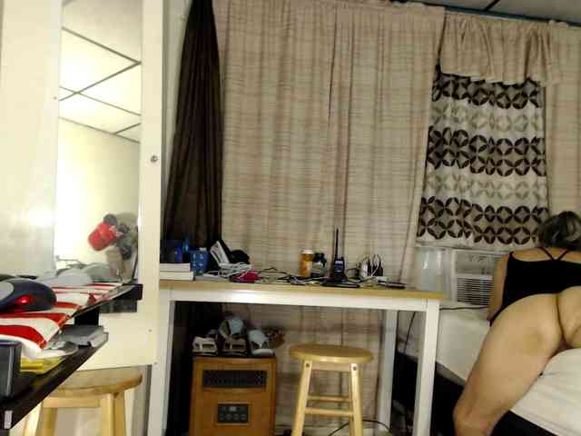 FIXMYASSTOO webcam