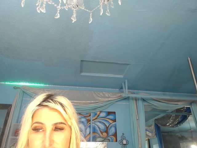 adrianna_fox cam belle