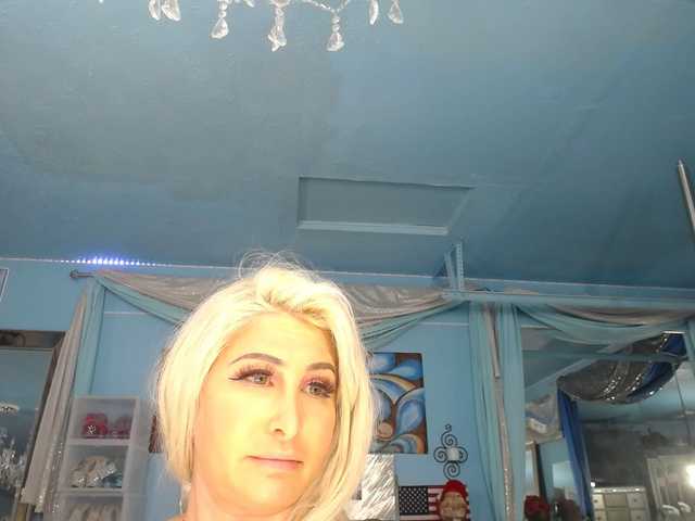 adrianna_fox cam belle